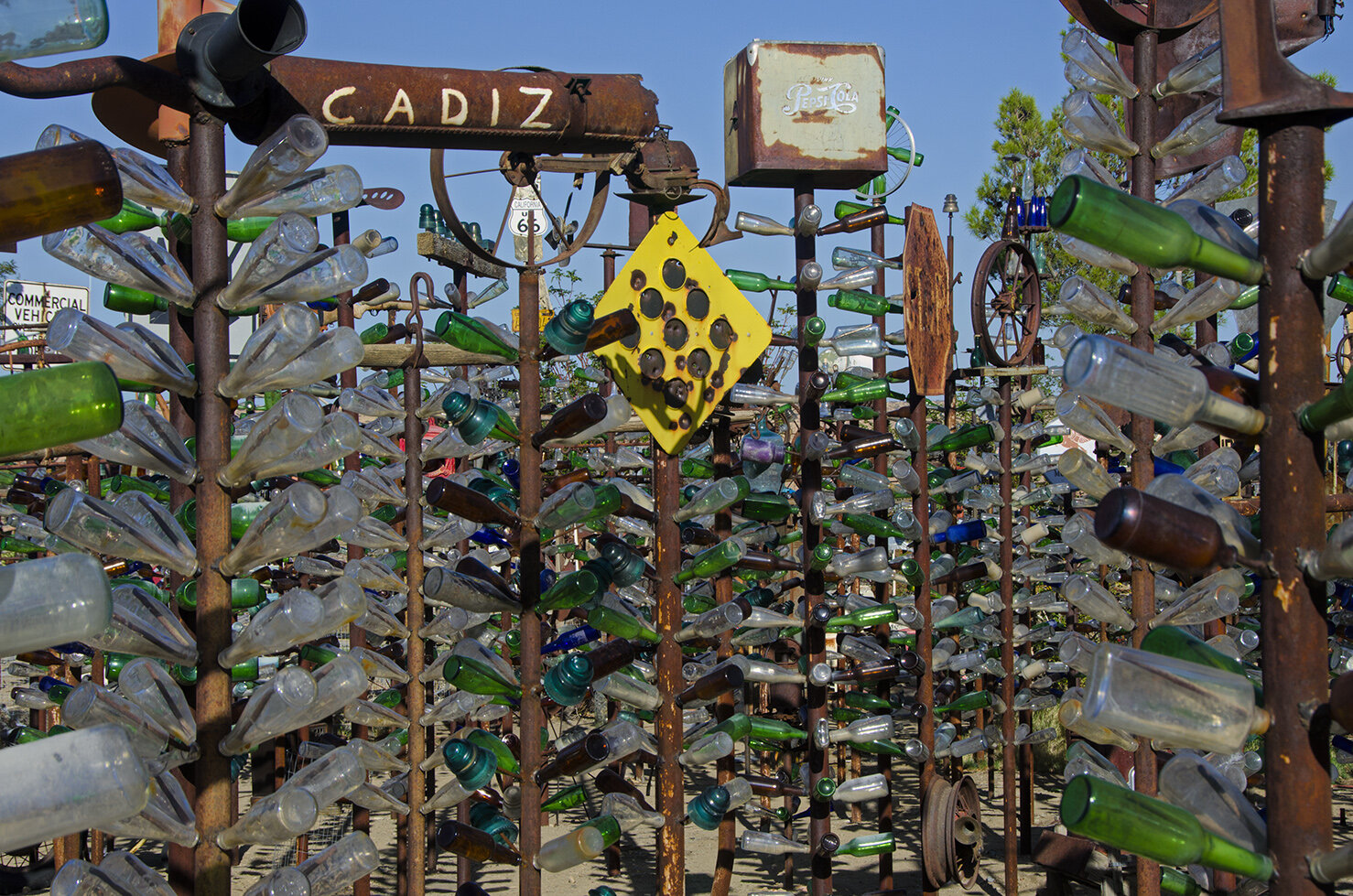 Elmer's Bottle Tree Ranch, Oro Grande, Cal - Rt. 66 — Abandoned